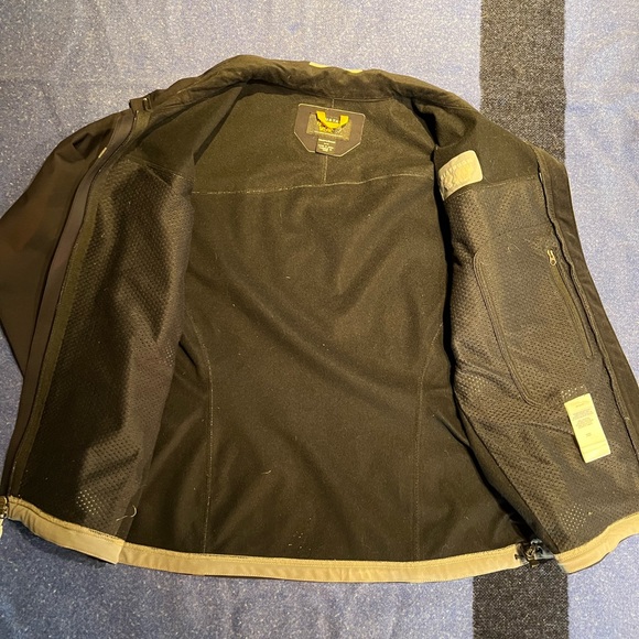 Mountain Hardwear seam sealed soft shell jacket sz M - Picture 3 of 9